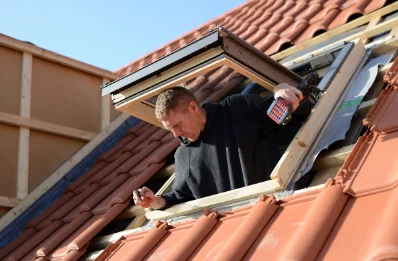 Pose de fenêtres de toit Velux à Royas